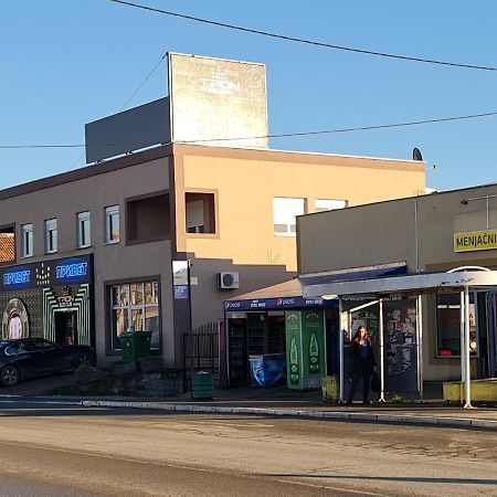 Airport Molko Apartments Surcin Экстерьер фото