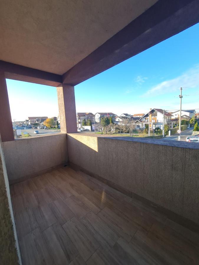 Airport Molko Apartments Surcin Экстерьер фото
