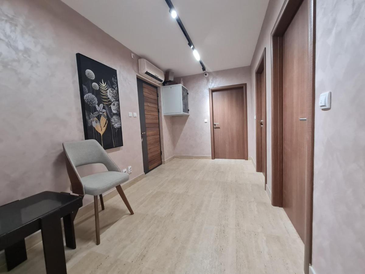 Airport Molko Apartments Surcin Экстерьер фото
