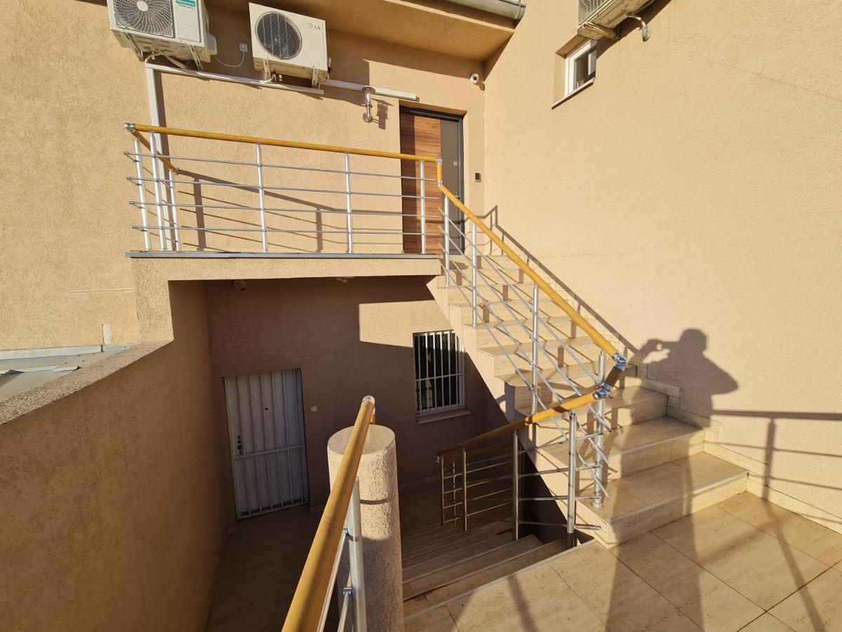 Airport Molko Apartments Surcin Экстерьер фото