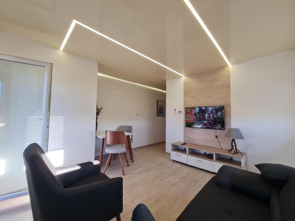 Airport Molko Apartments Surcin Экстерьер фото