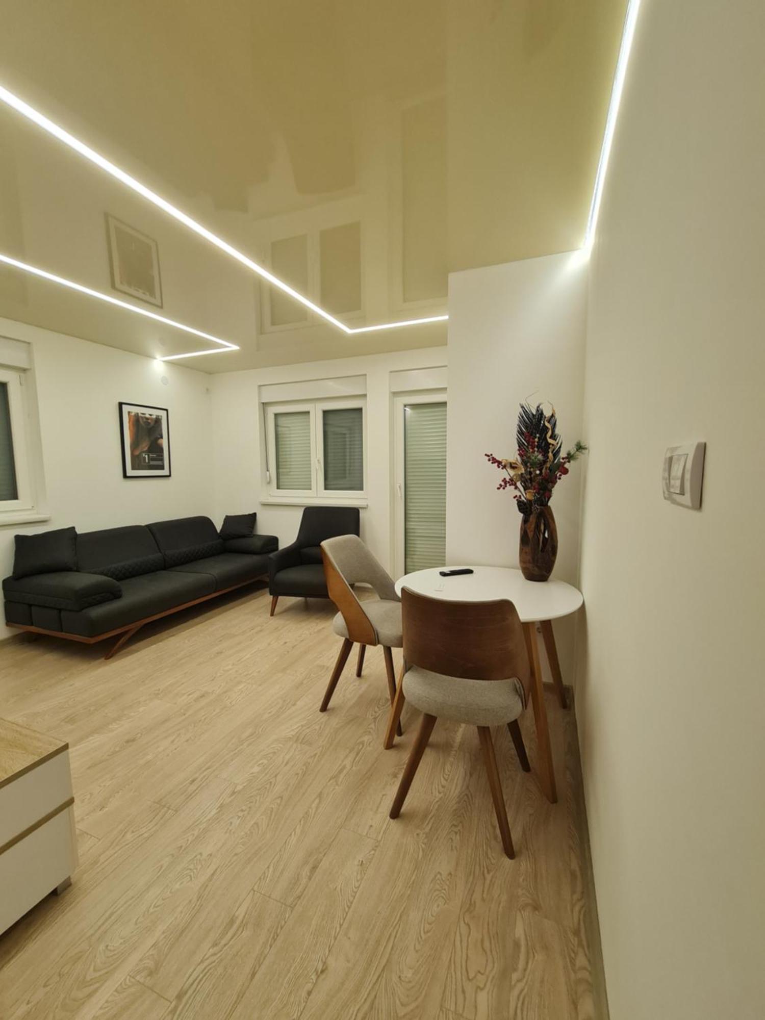 Airport Molko Apartments Surcin Экстерьер фото