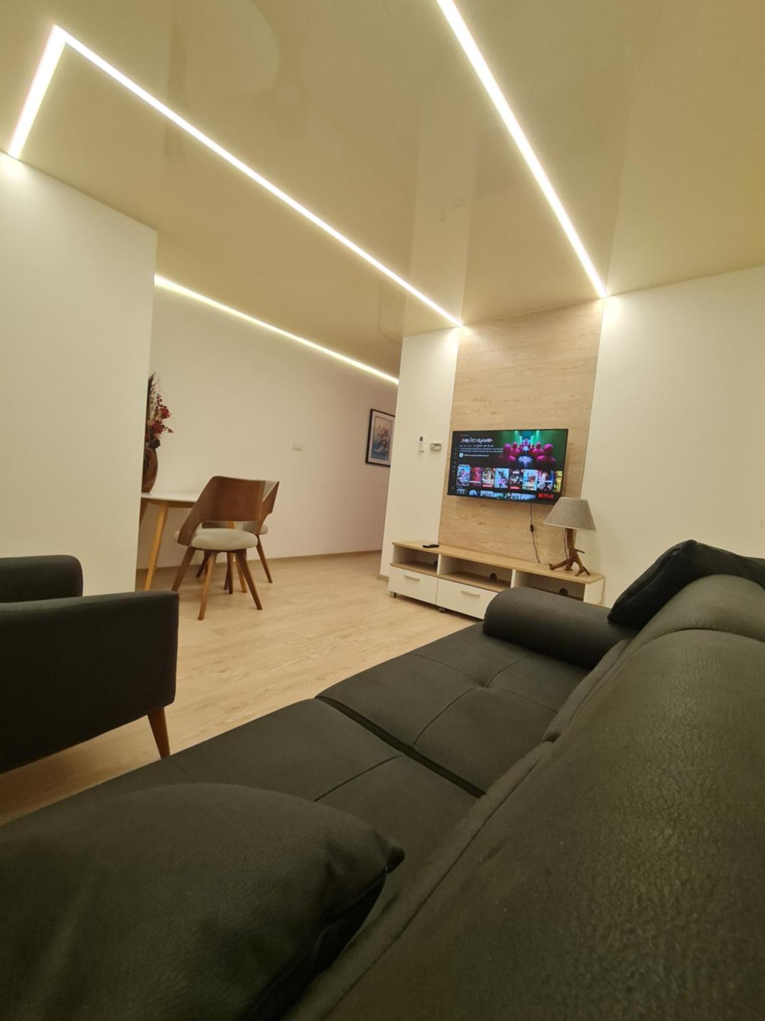 Airport Molko Apartments Surcin Экстерьер фото