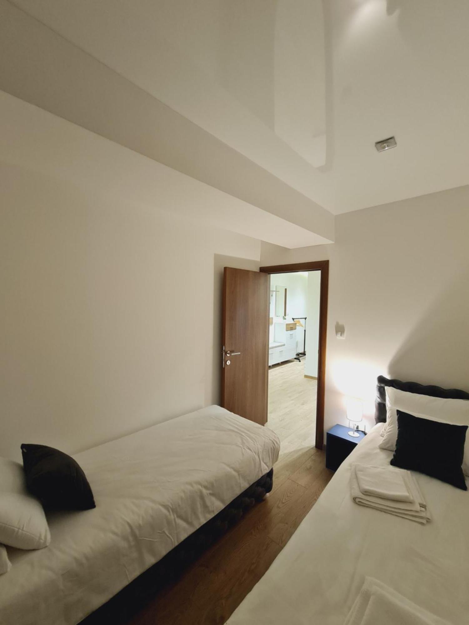 Airport Molko Apartments Surcin Экстерьер фото