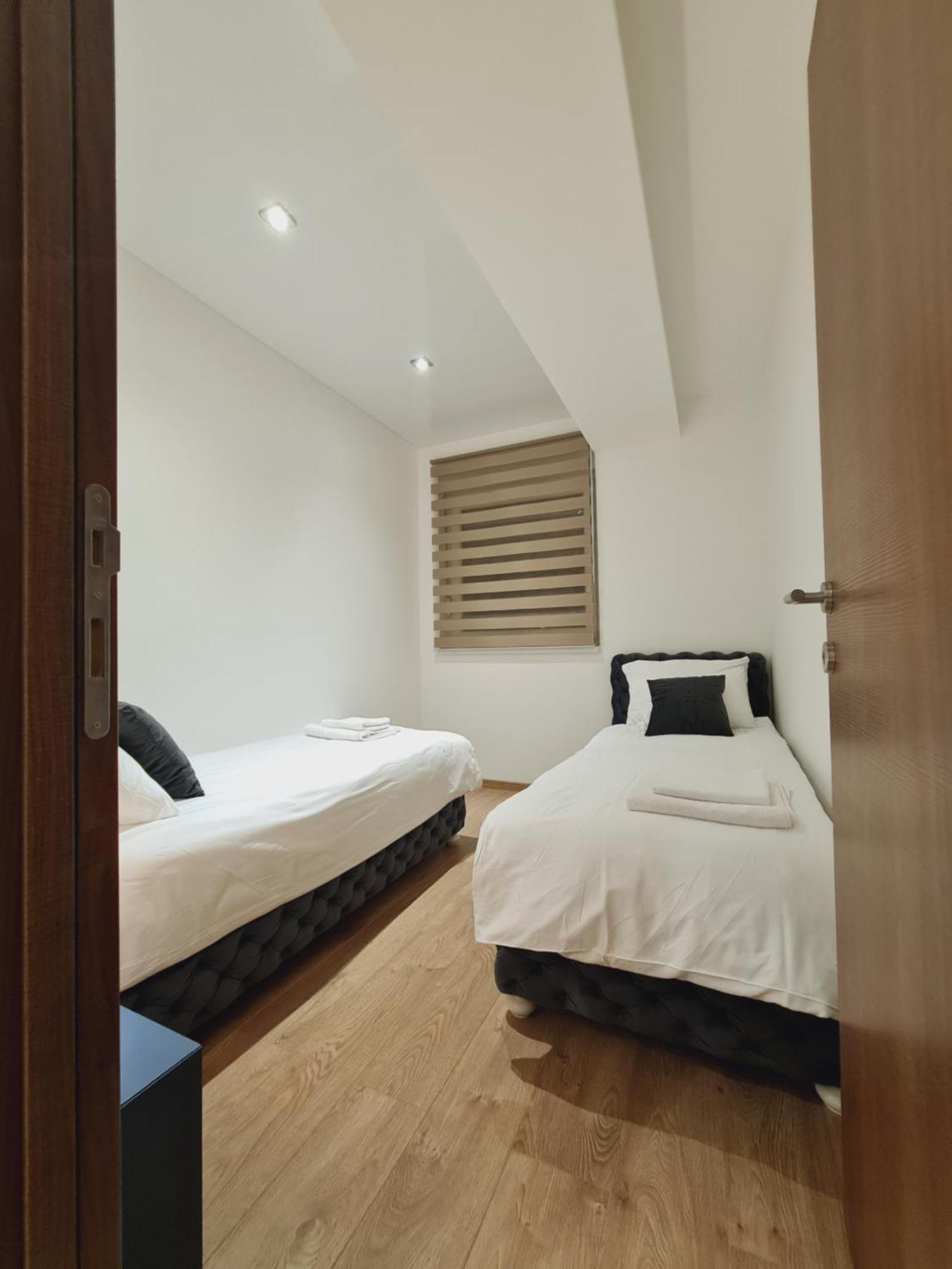 Airport Molko Apartments Surcin Экстерьер фото