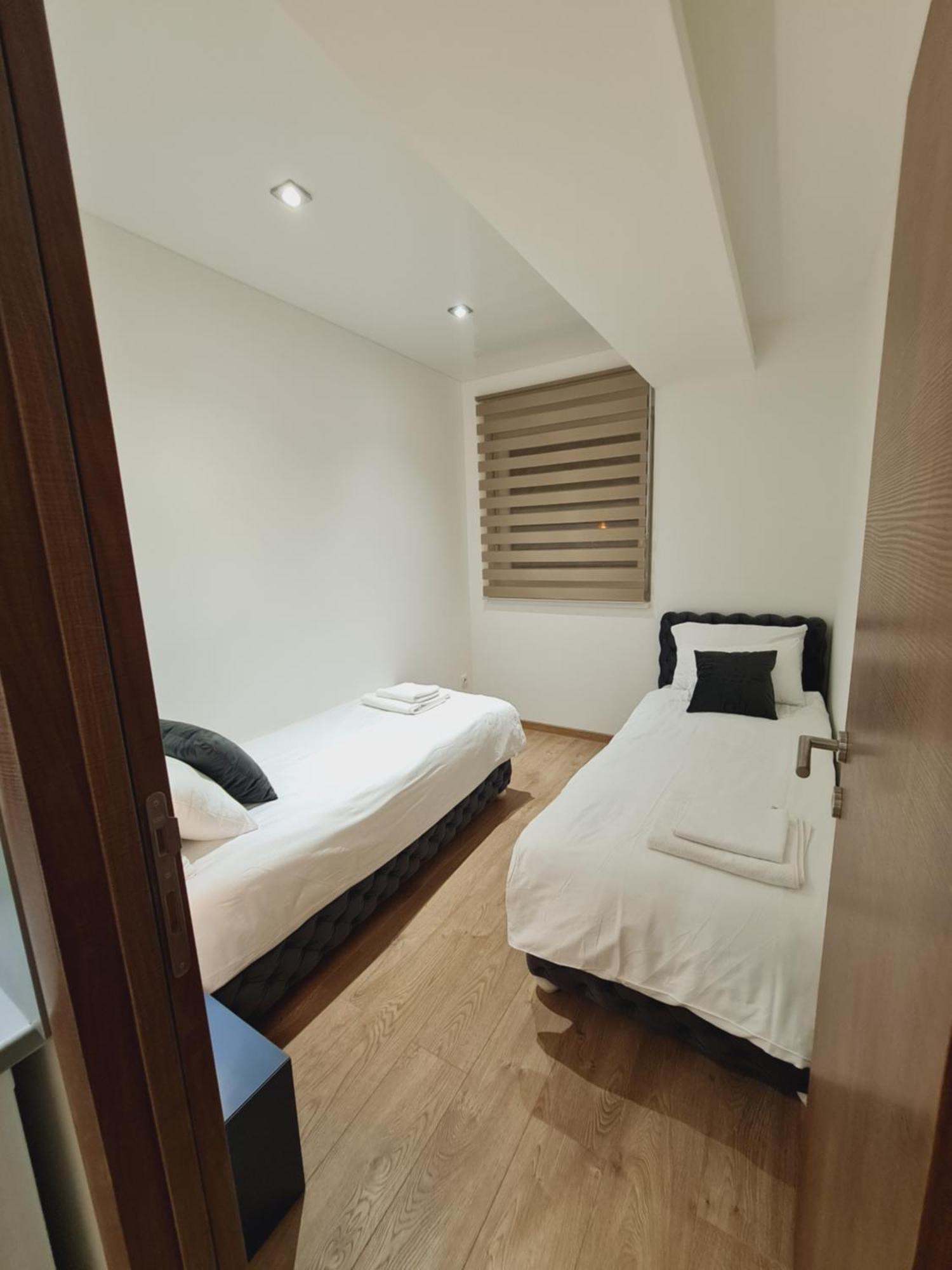Airport Molko Apartments Surcin Экстерьер фото